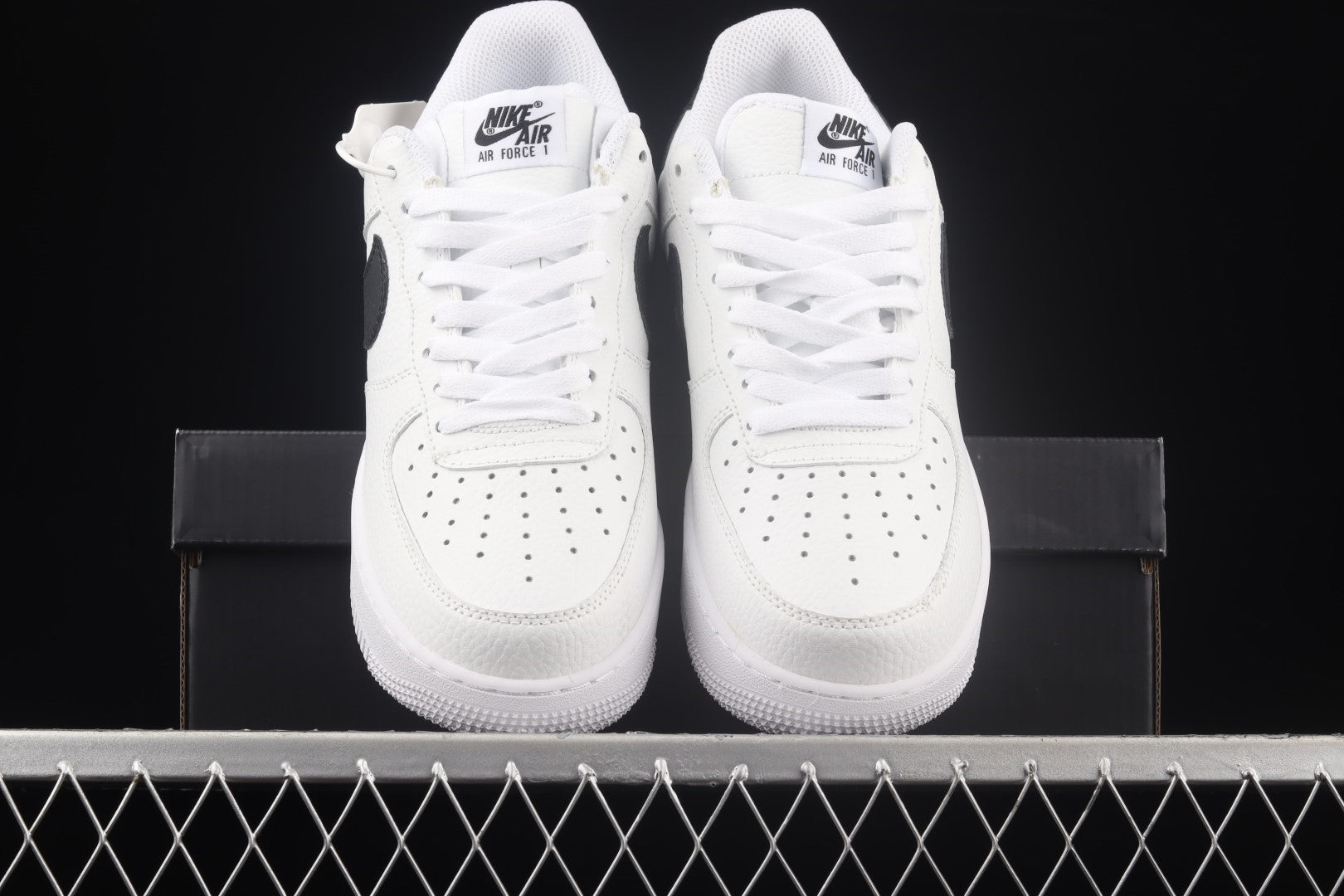 NikeUnisex Air Force 1 AF1 Low Pebbled Leather - "White Black"
