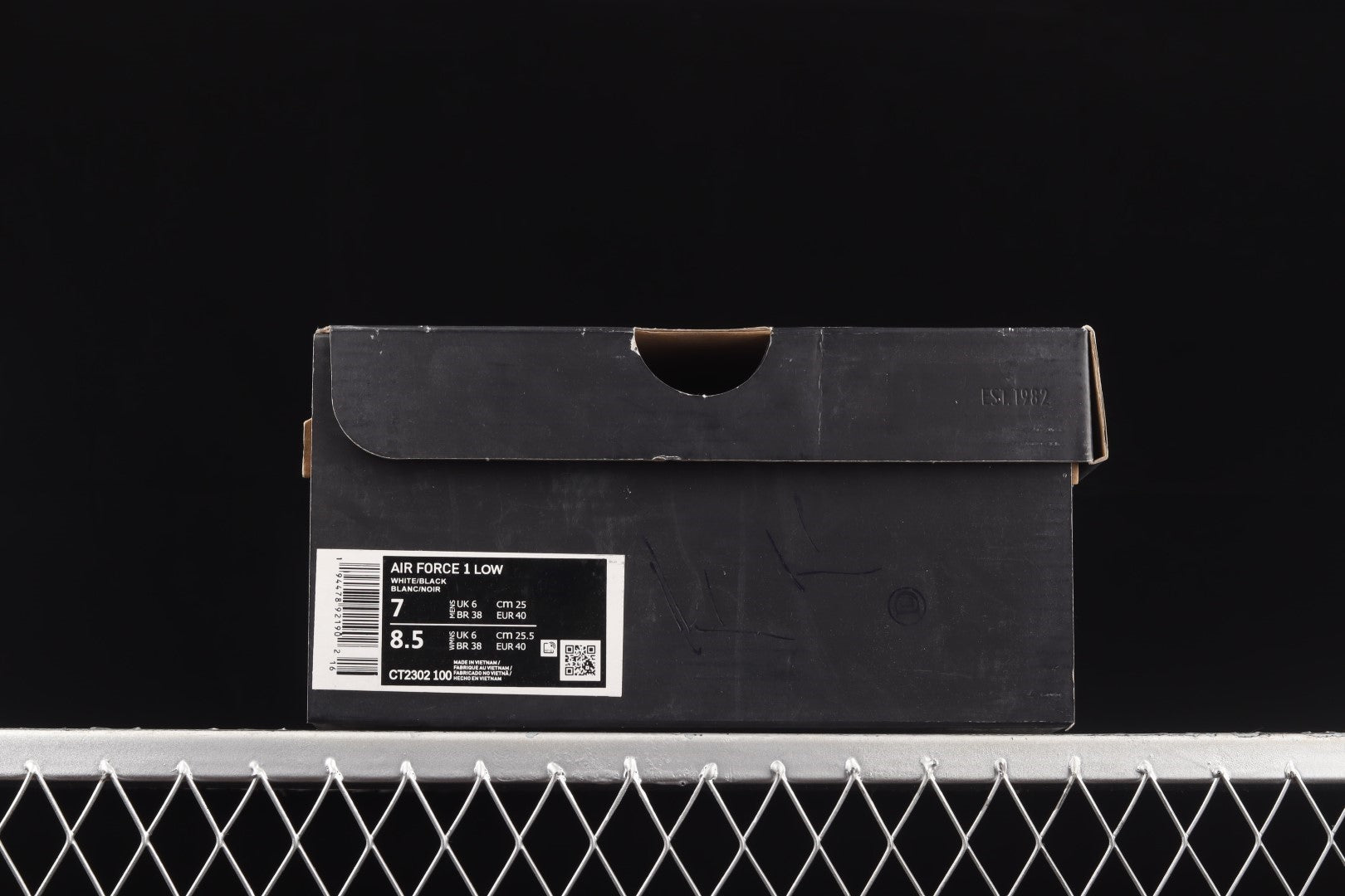 NikeUnisex Air Force 1 AF1 Low Pebbled Leather - "White Black"