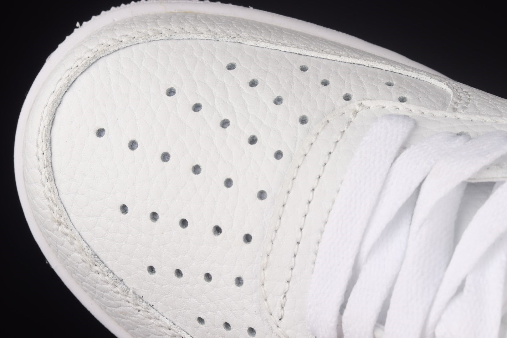 NikeUnisex Air Force 1 AF1 Low Pebbled Leather - "White Black"