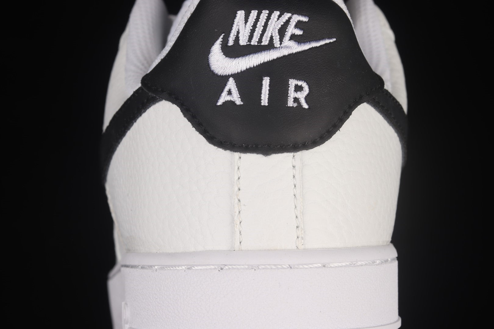NikeUnisex Air Force 1 AF1 Low Pebbled Leather - "White Black"
