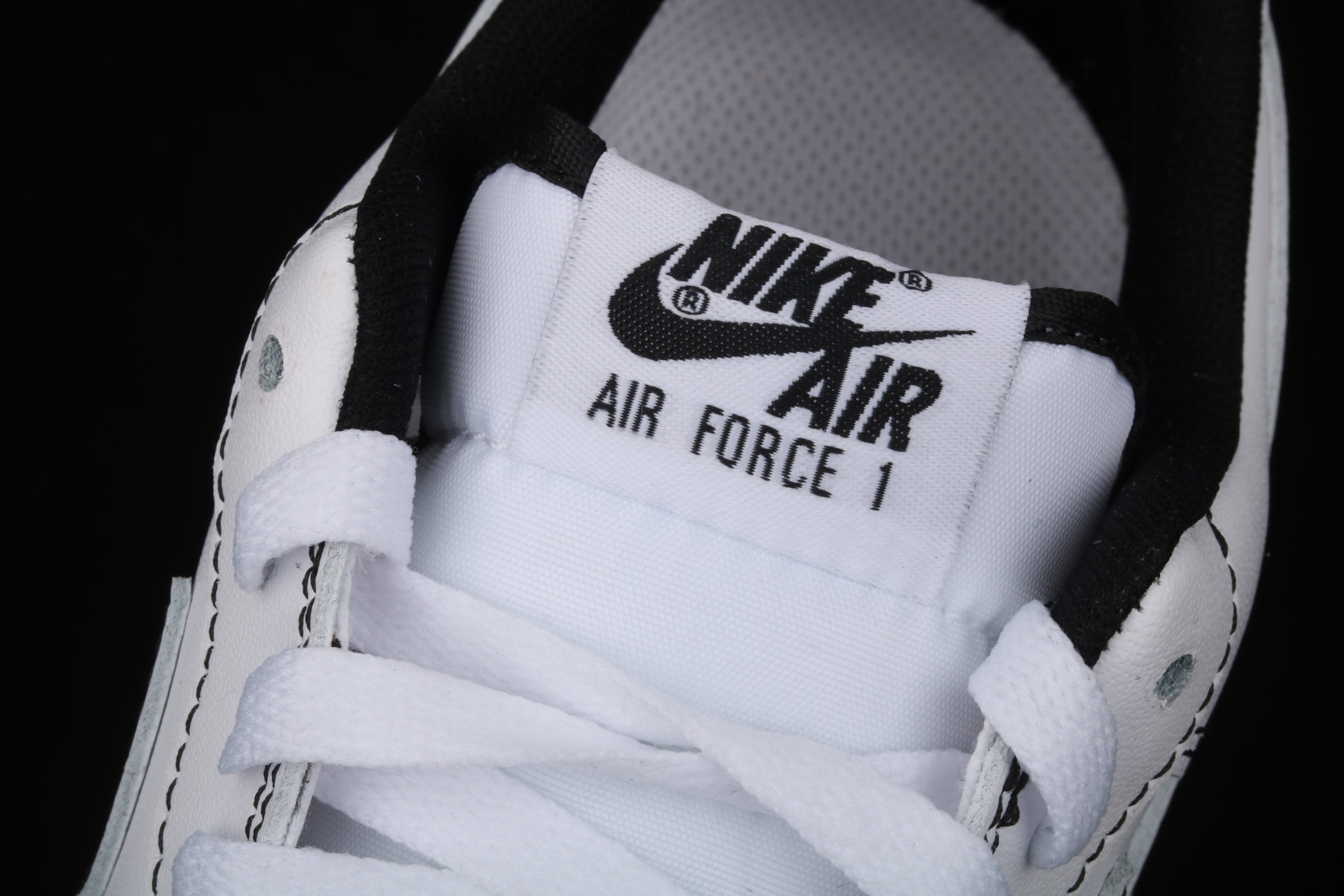 NikeUnisex Air Force 1 AF1 Low Contrast Stitch - White