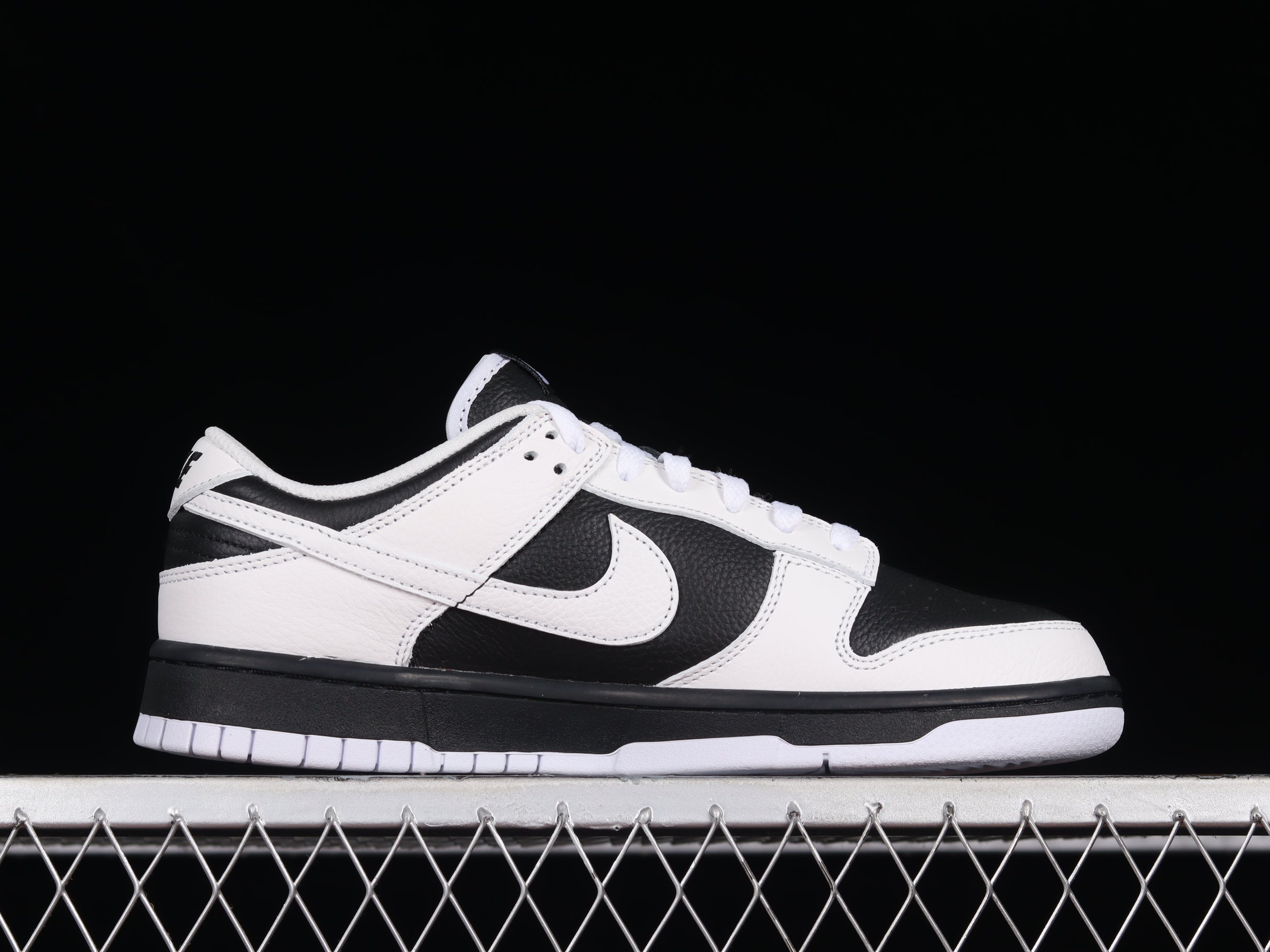 NikeUnisex Dunk Low Retro - Reverse Panda