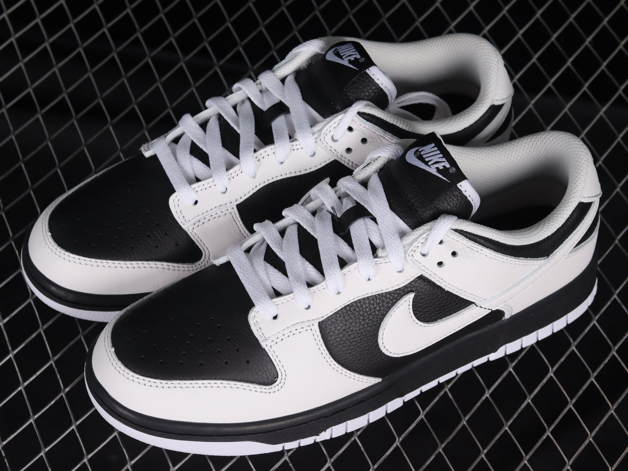 NikeUnisex Dunk Low Retro - Reverse Panda