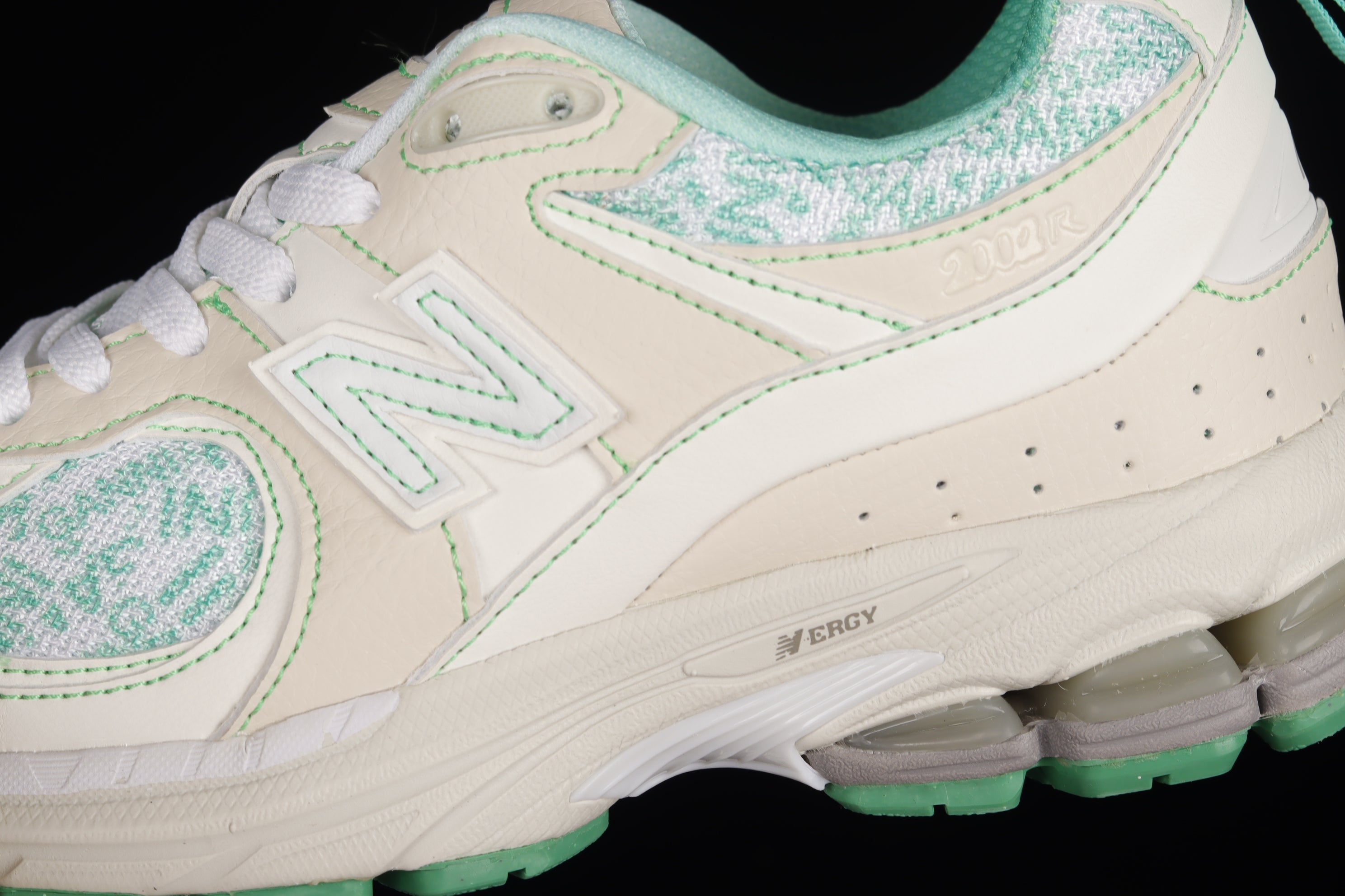 GANNI x New Balance 2002R - Turtledove