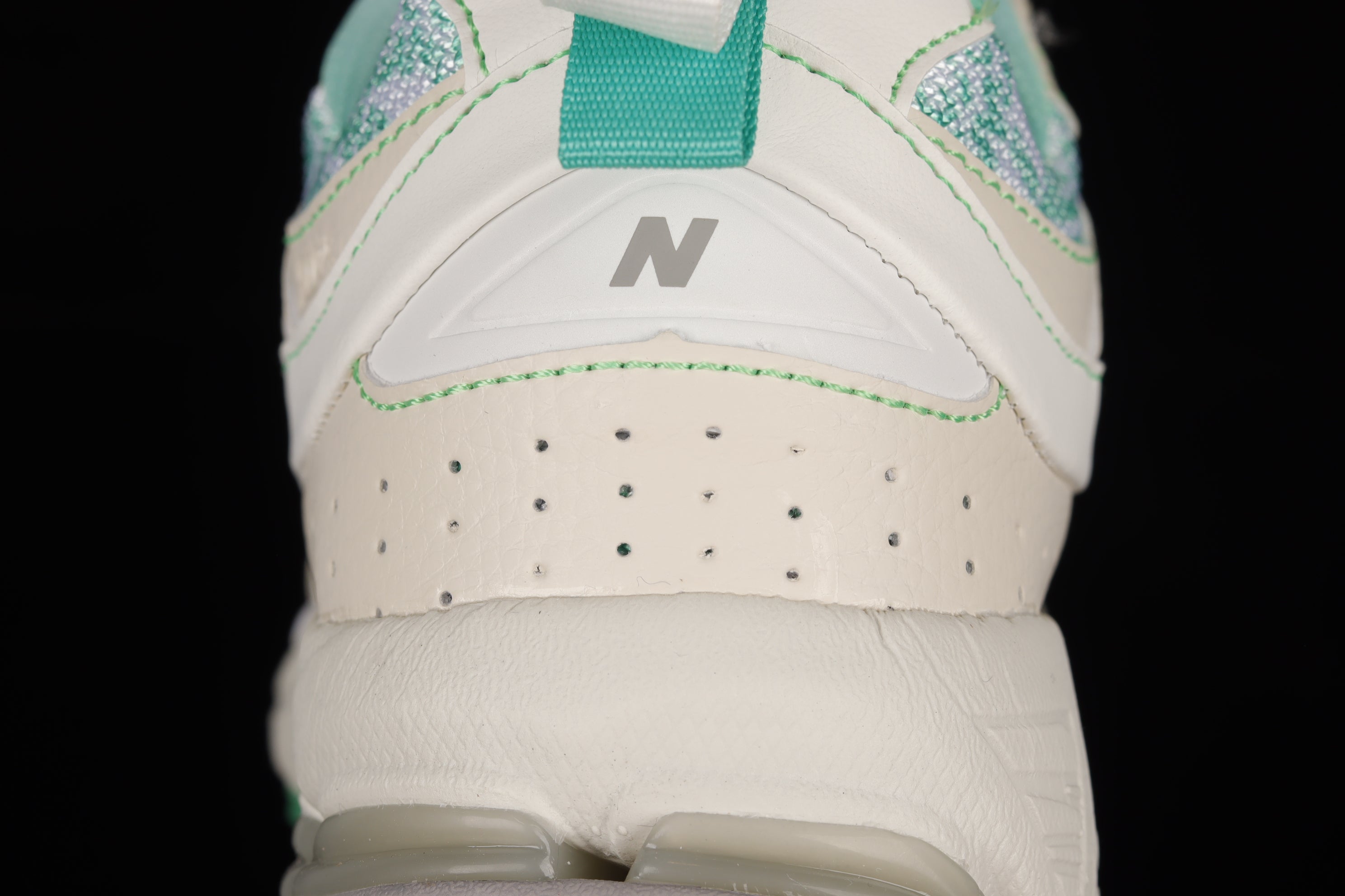 GANNI x New Balance 2002R - Turtledove