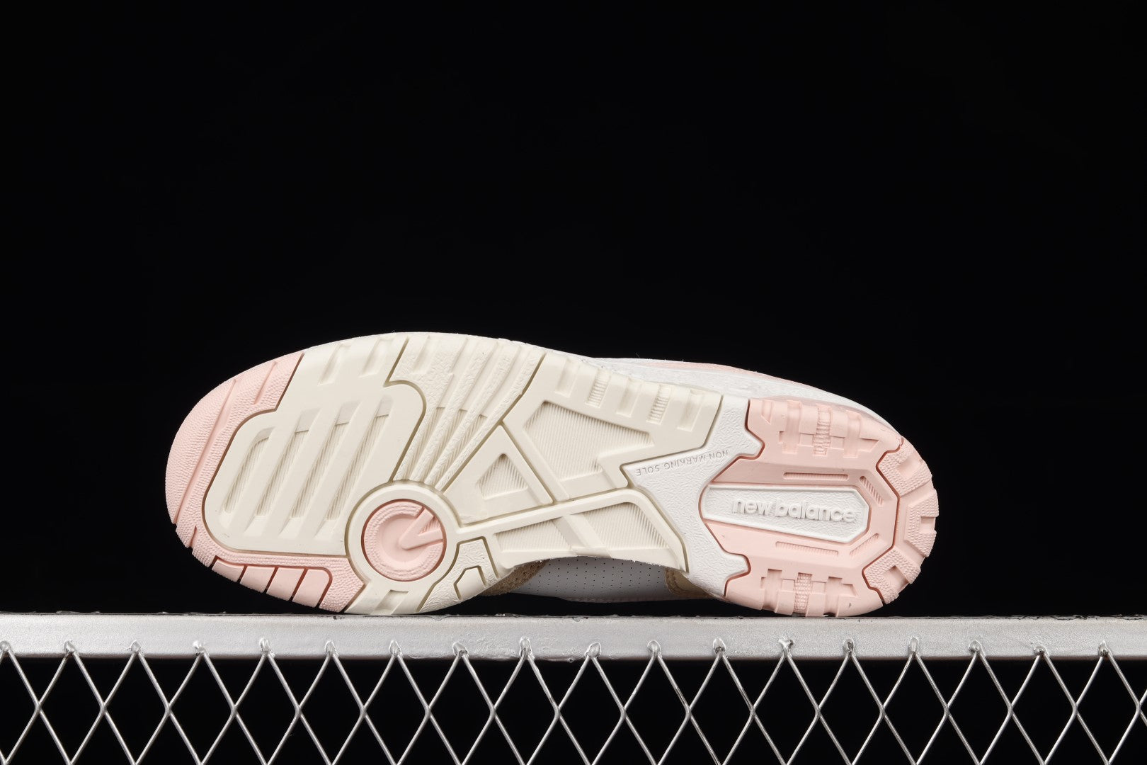New Balance 550 - White/Pink