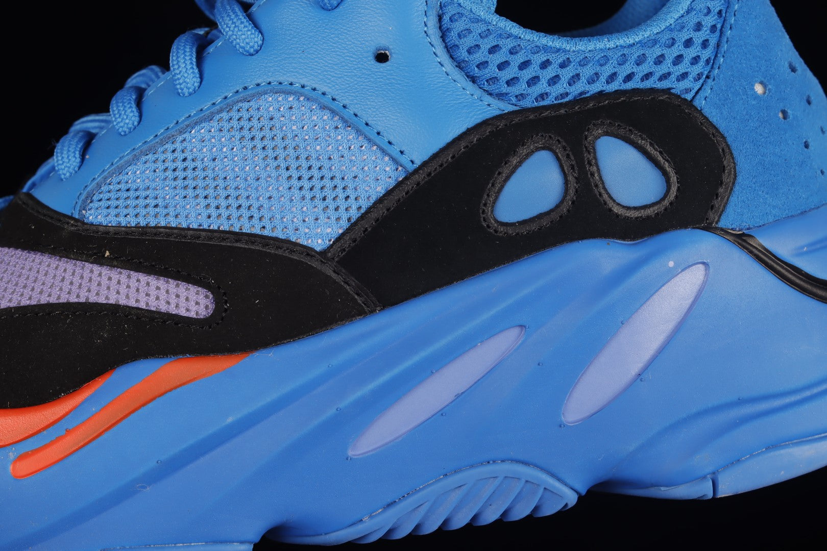 adidasUnisex Yeezy Boost 700 - Hi-Res Blue