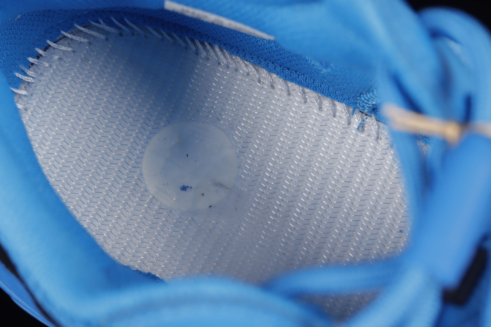 adidasUnisex Yeezy Boost 700 - Hi-Res Blue