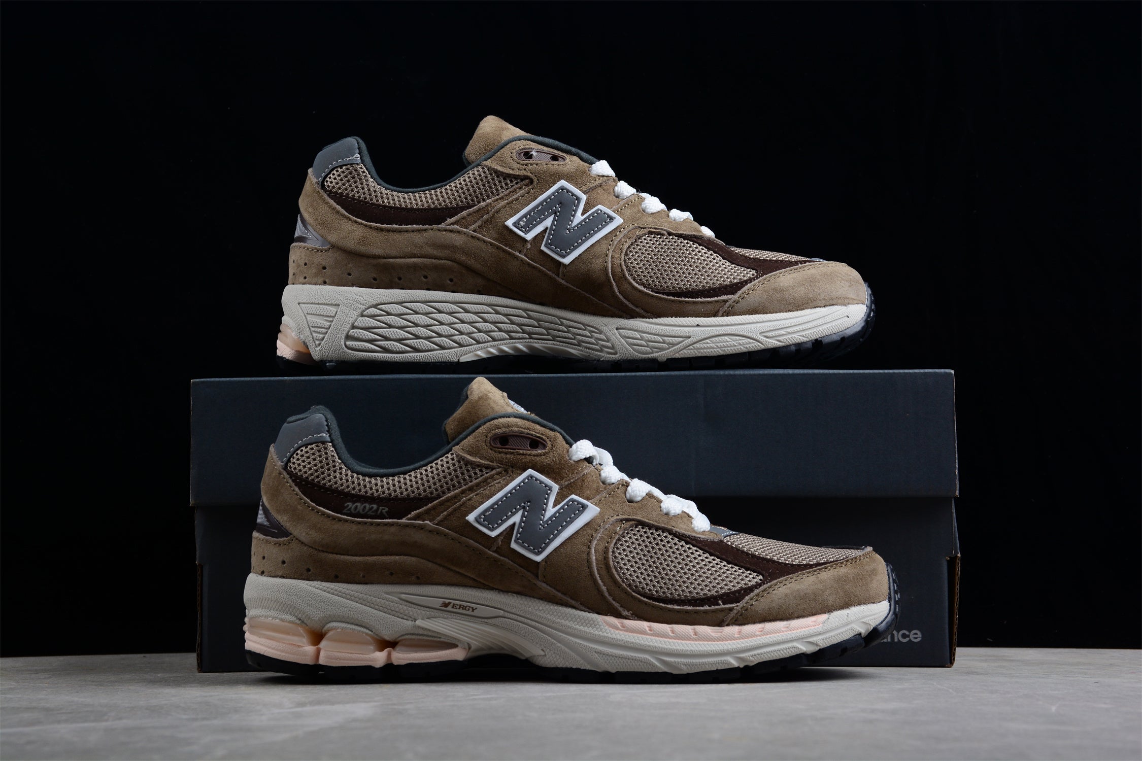 New Balance 2002R DP - Brown