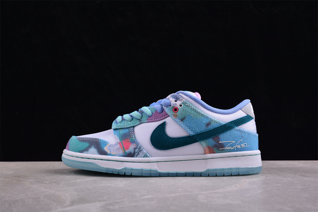 Futura Laboratories x NikeWMNS Dunk Low - Bleached Aqua