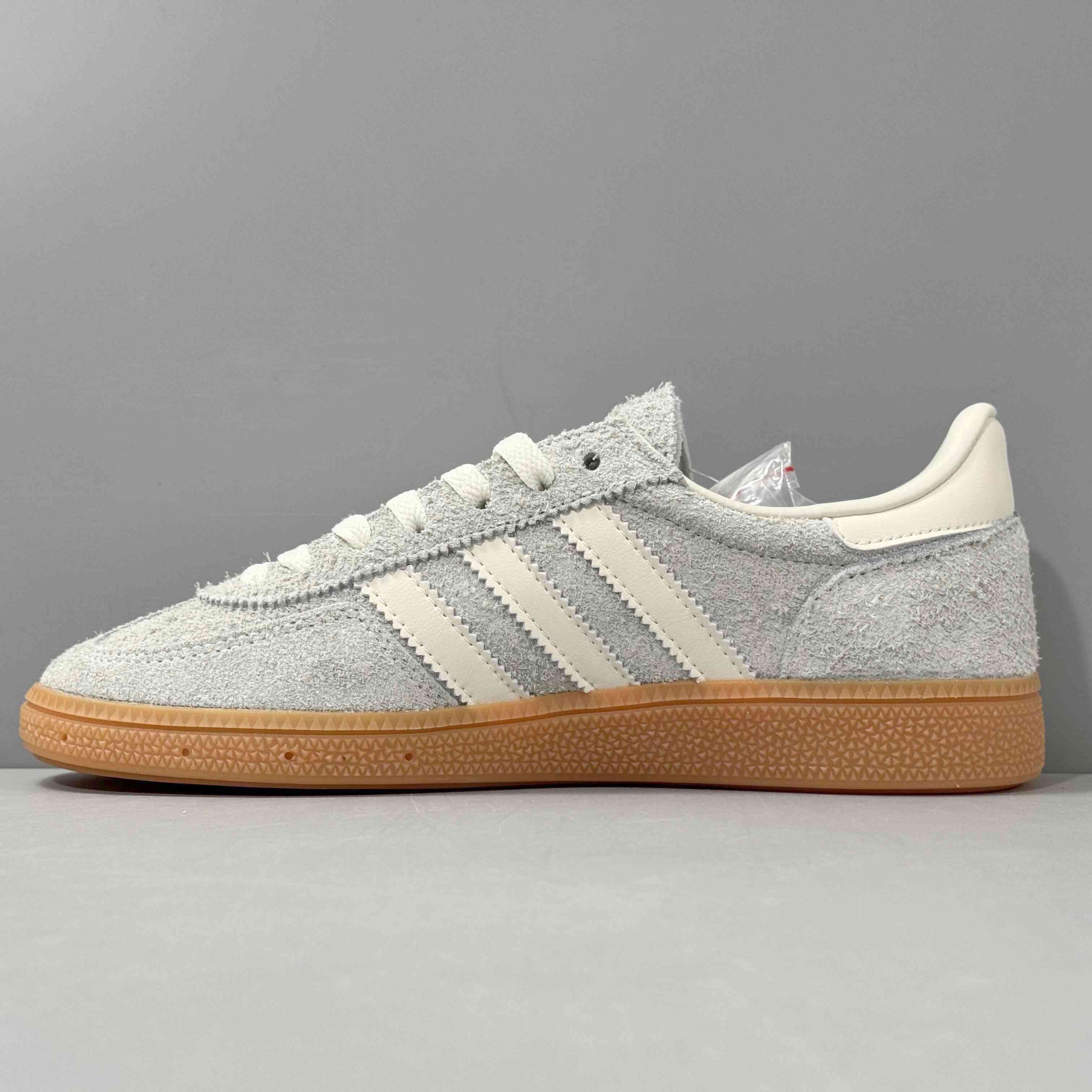 adidasMens Handball Spezial - Silver Gum