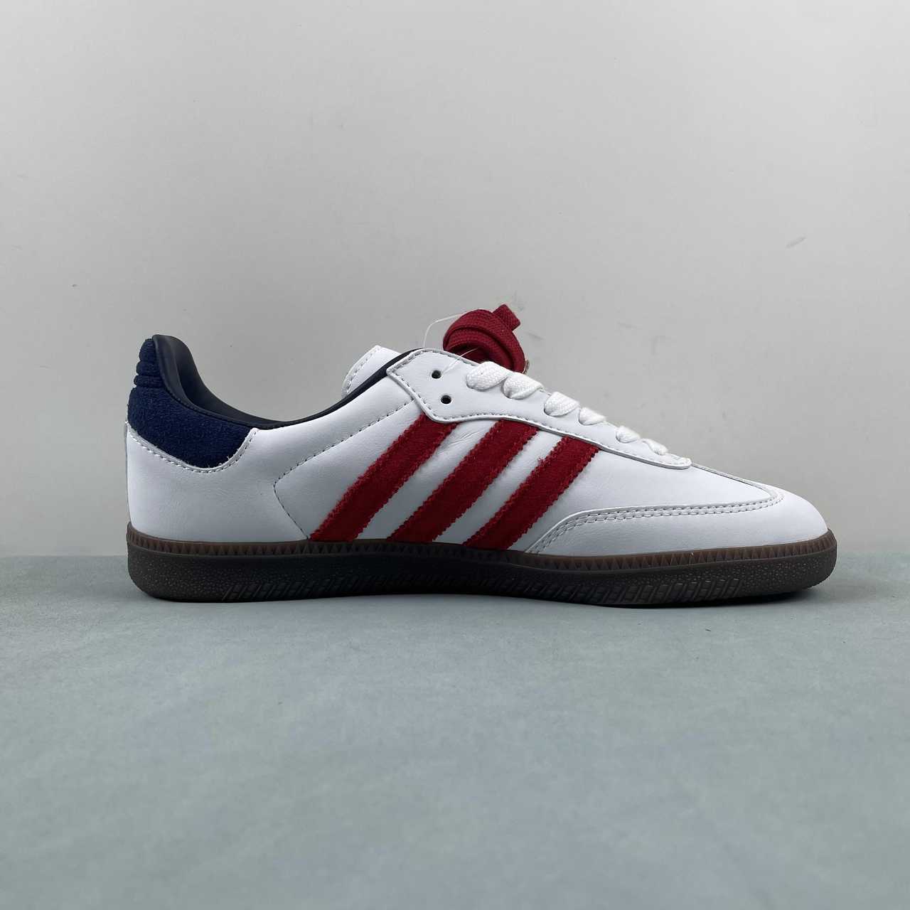 adidasUnisex Samba - Team Victory Red