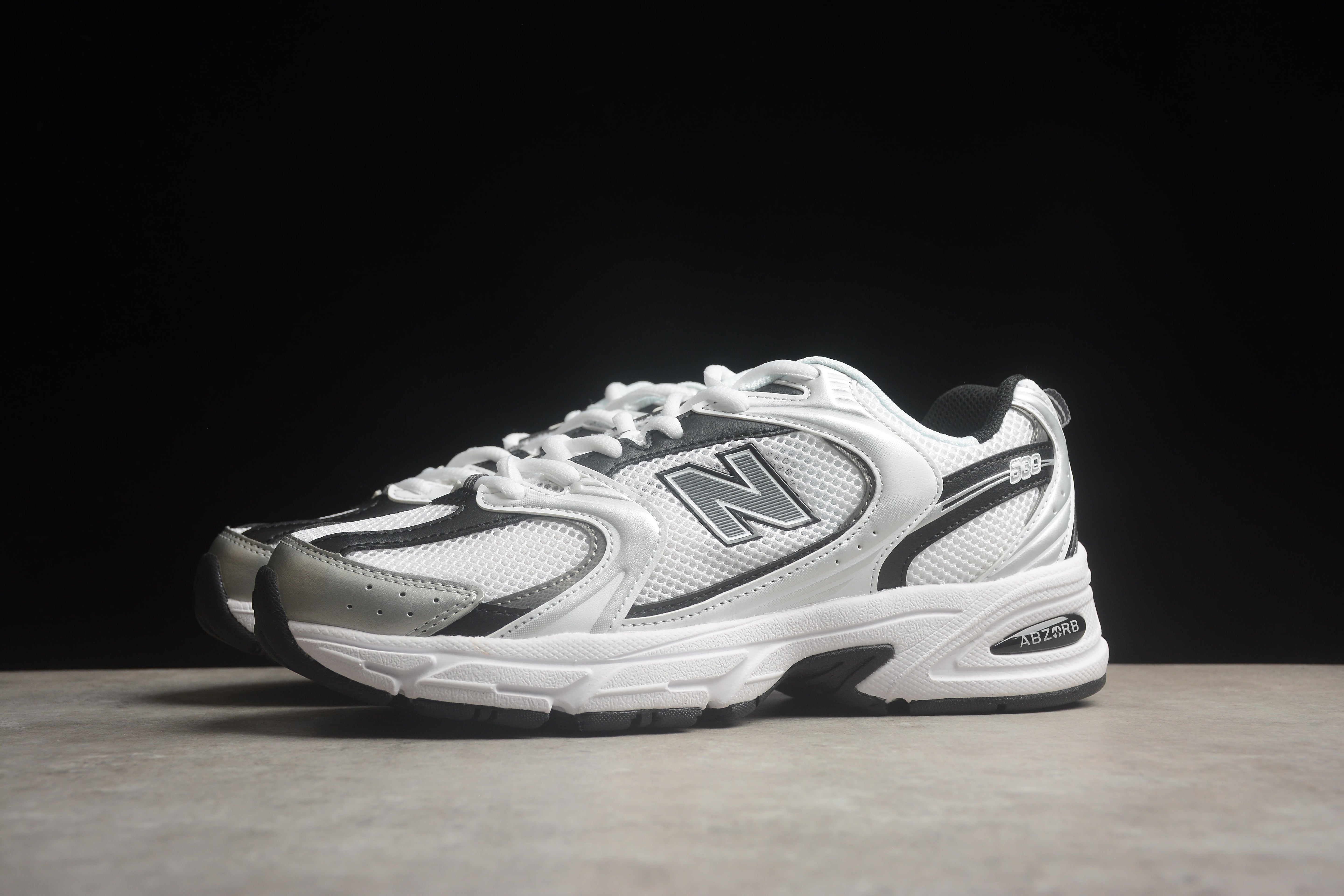 New Balance 530 - White/Black