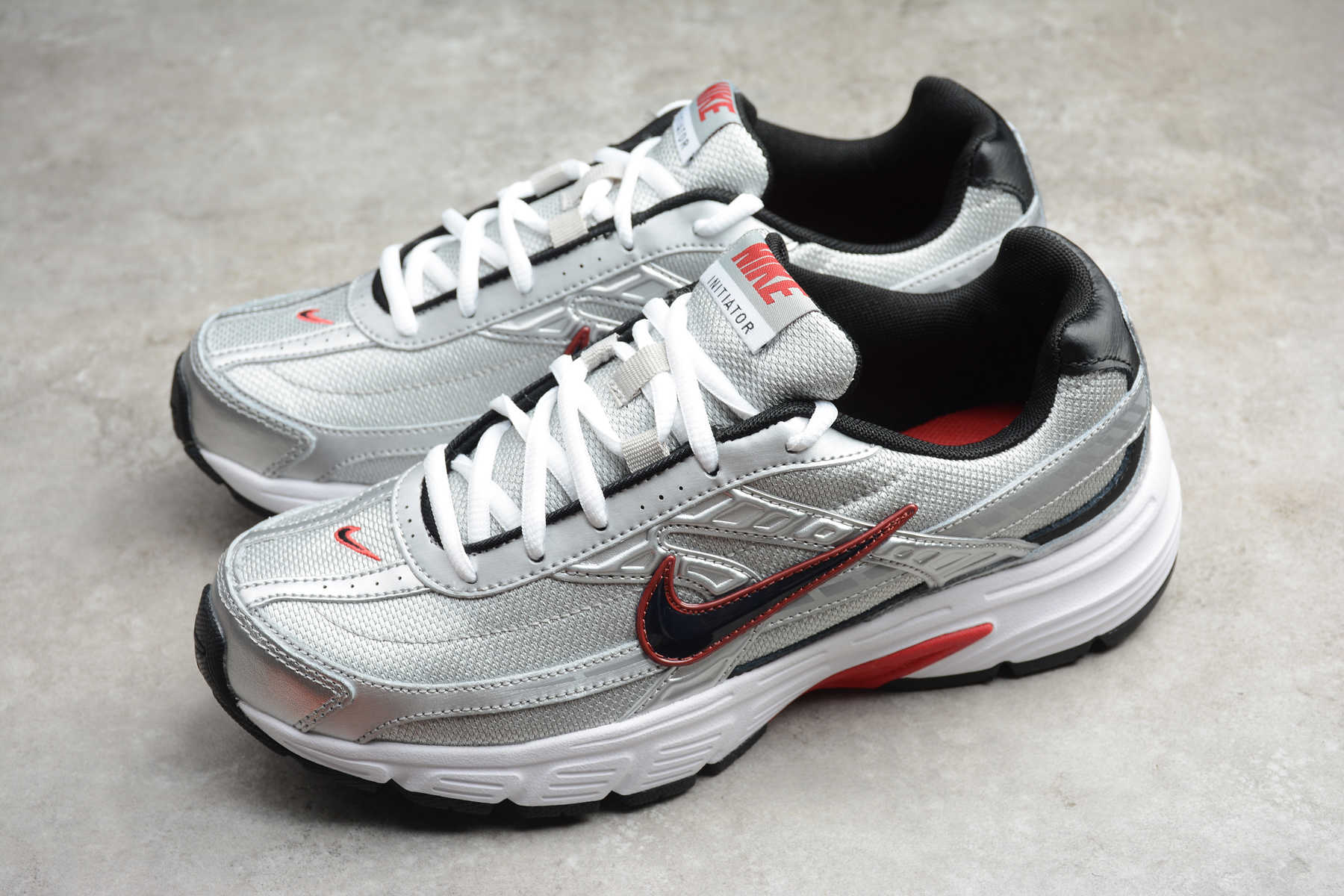 NikeMens Initiator - Metallic Silver/Red