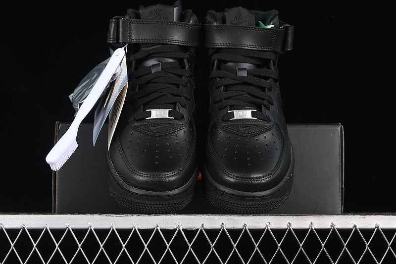 Supreme x NikeMens Air Force 1 AF1 Mid - All Black