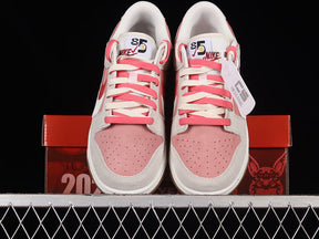 NikeWMNS Dunk Low 85 Double Swoosh Sail - Red/Pink