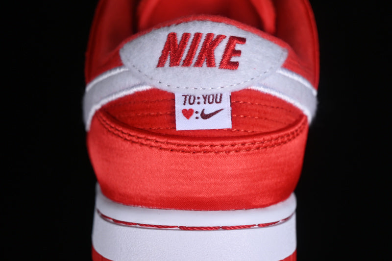 NikeWMNS SB Dunk - Valentines Day