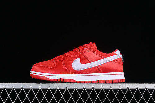 NikeMens SB Dunk - Valentines Day