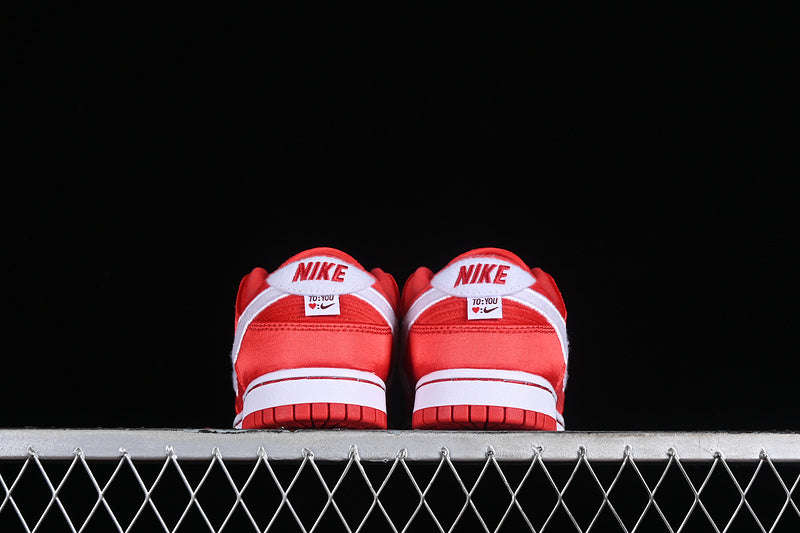 NikeMens SB Dunk - Valentines Day