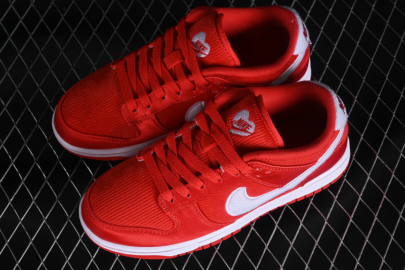 NikeMens SB Dunk - Valentines Day