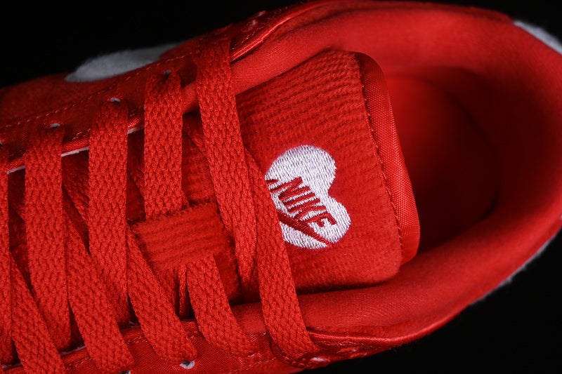 NikeMens SB Dunk - Valentines Day