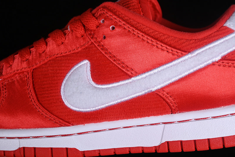 NikeMens SB Dunk - Valentines Day