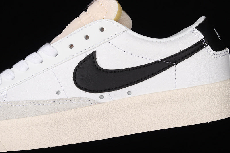 NikeMens blazer low 77 - White/Black Sail