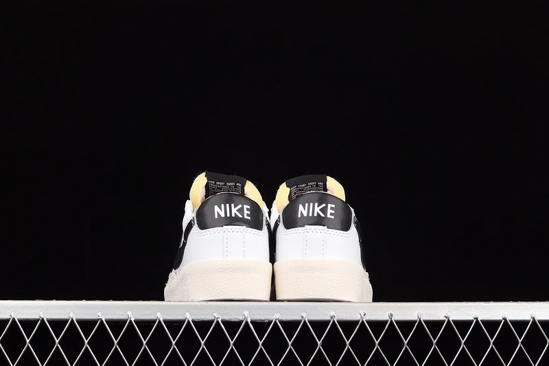 NikeMens blazer low 77 - White/Black Sail