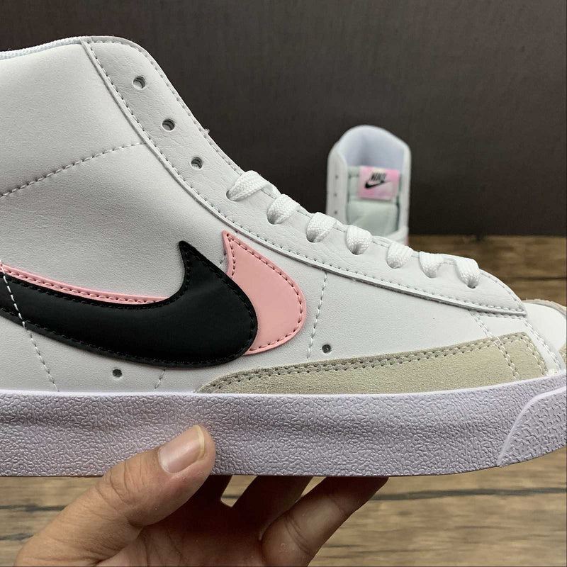 NikeWMNS Blazer Mid 77 - Double Swoosh