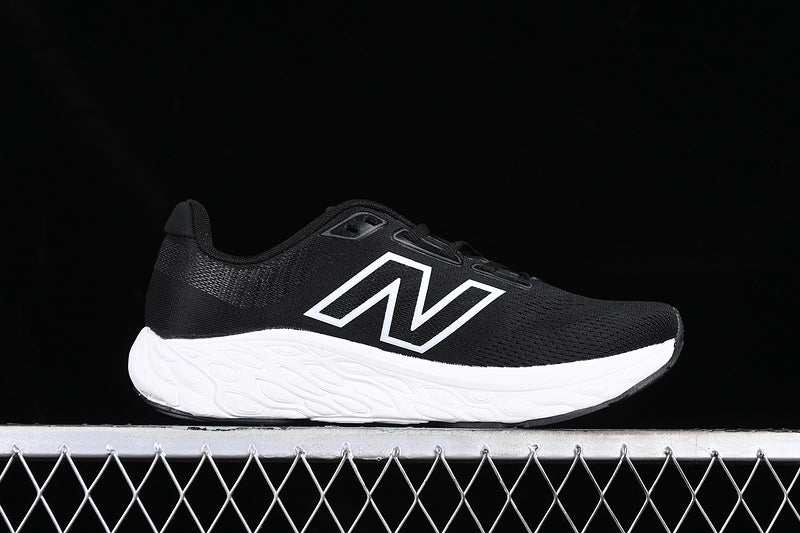 New Balance 880 - Black