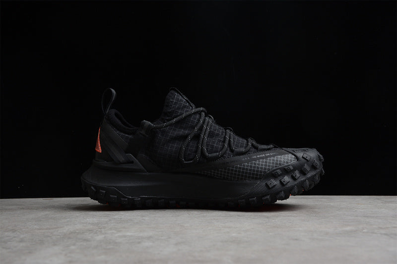 NikeMens ACG Mountain Fly Low Anthracite- Black