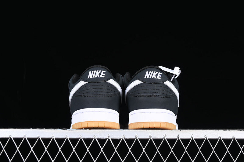 NikeSB Dunk Low - Black Gum