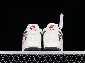 NikeMens Air Force 1 AF1 - Chicago Bulls