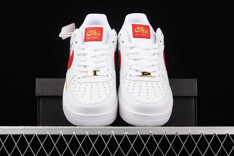 NikeWMNS Air Force AF1 Essential - Gym Red