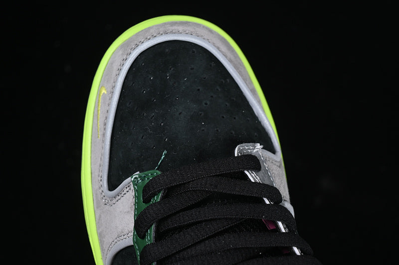 NikeMens Dunk Low What the Duck - University of Oregon Home PE