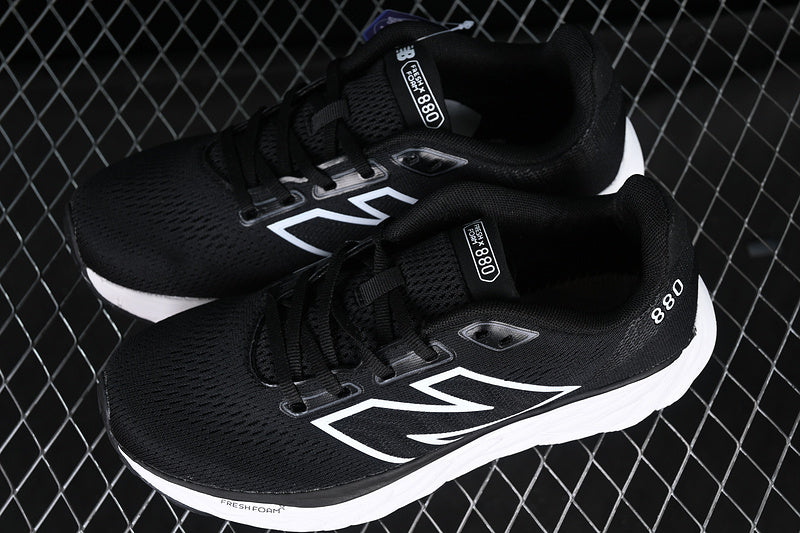 New Balance 880 - Black