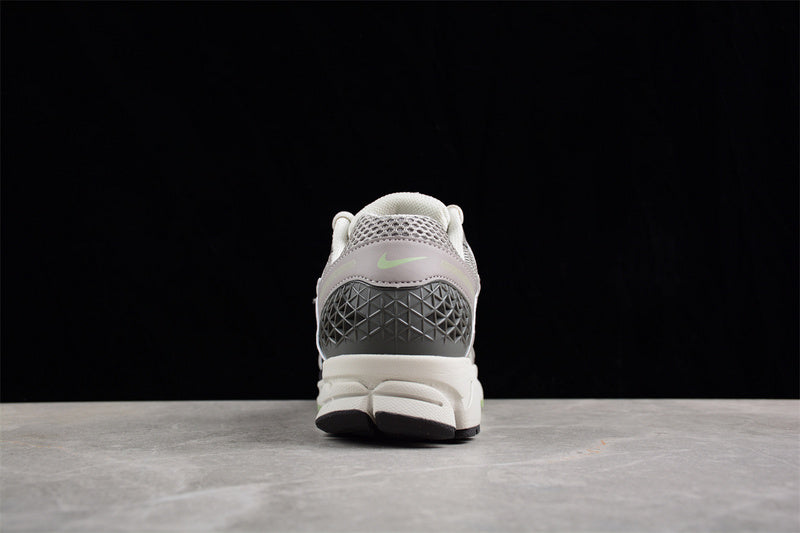 NikeMens Air Zoom Vomero 5 - Cobblestone