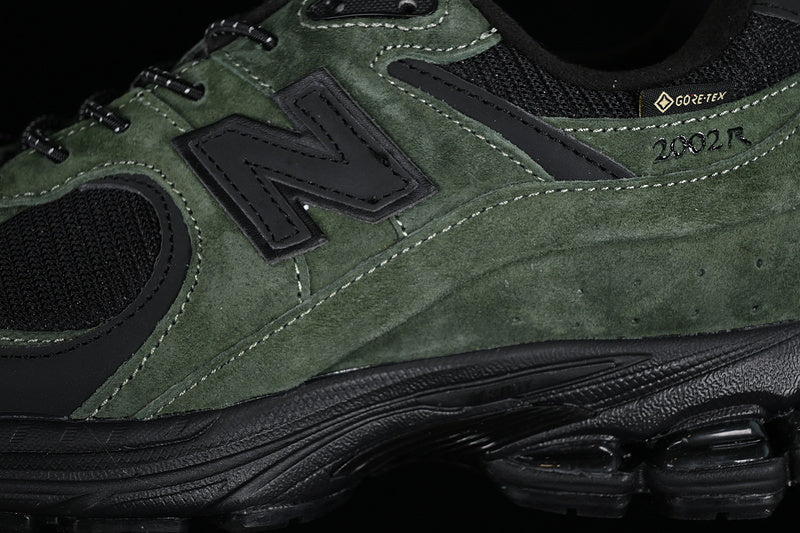 New Balance 2002R - Gore Tex Green