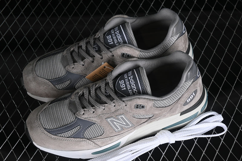 New Balance 991v2 - Stone Island