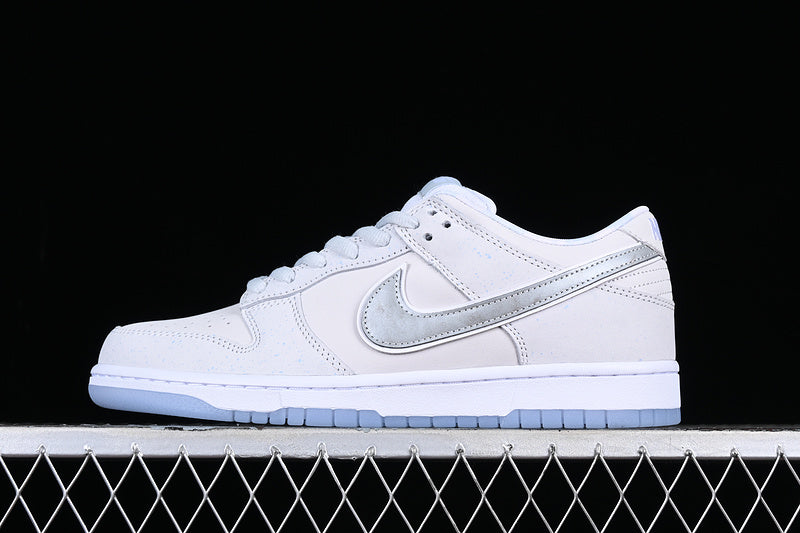NikeSB Dunk Low Lobster - White