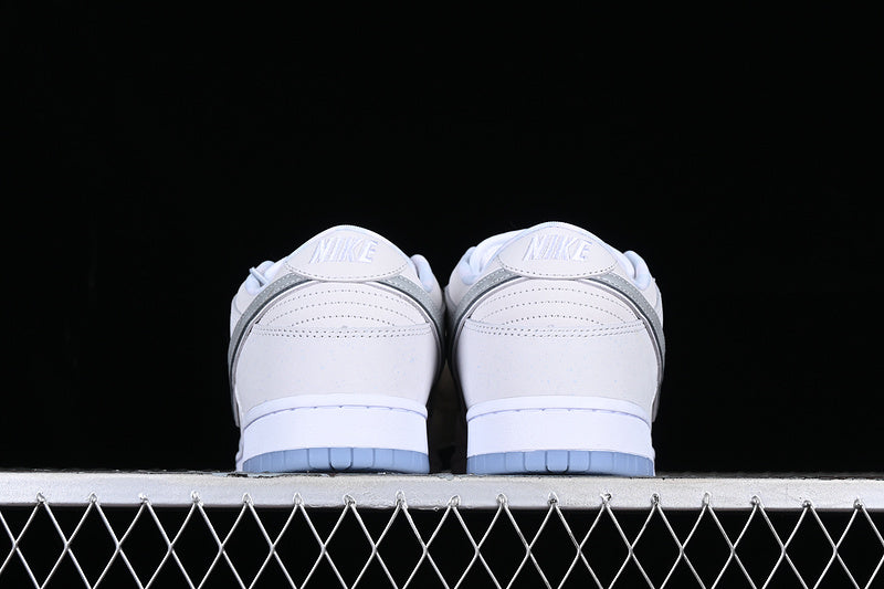 NikeSB Dunk Low Lobster - White