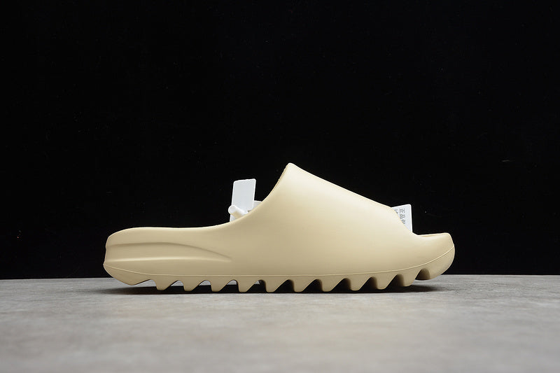 adidasWMNS Yeezy Slide - Bone