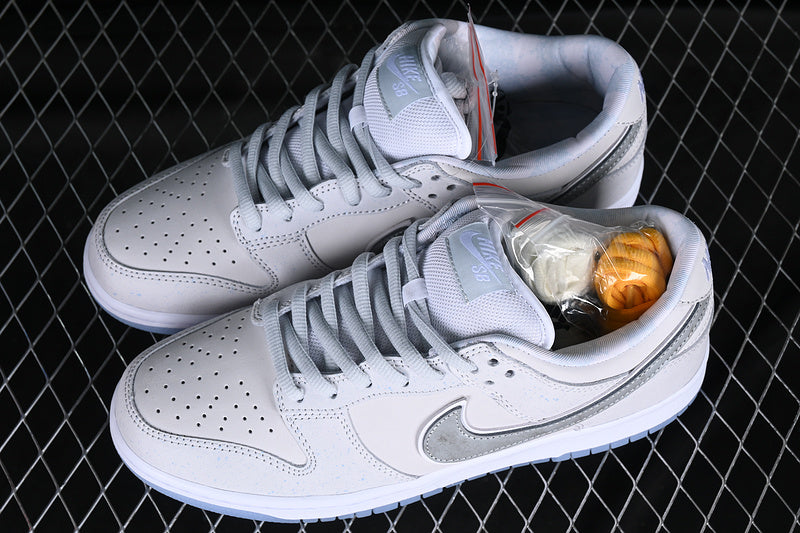 NikeSB Dunk Low Lobster - White