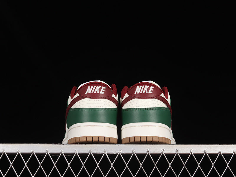 NikeSB Dunk Low - Gorge Green