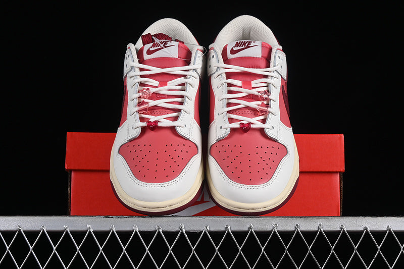 NikeWMNS Dunk Low - Valentine s Day