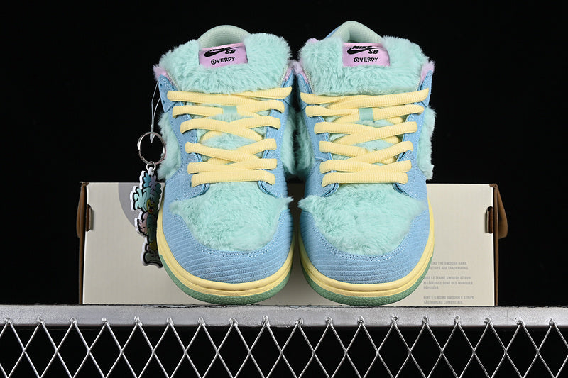 NikeWMNS SB Dunk Low - Verdy Visty