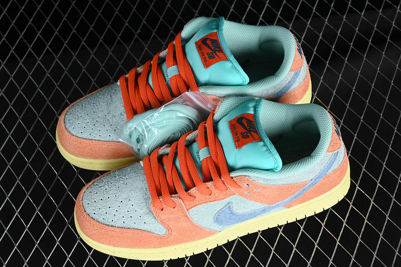 NikeMens SBDunk Low Orange - Emerald Rise