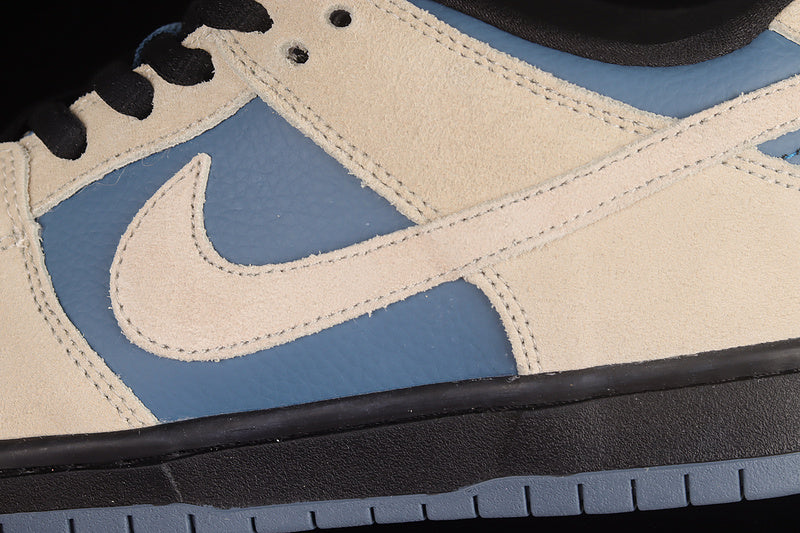 NikeSB Dunk Low Light Cream - Thunderstorm