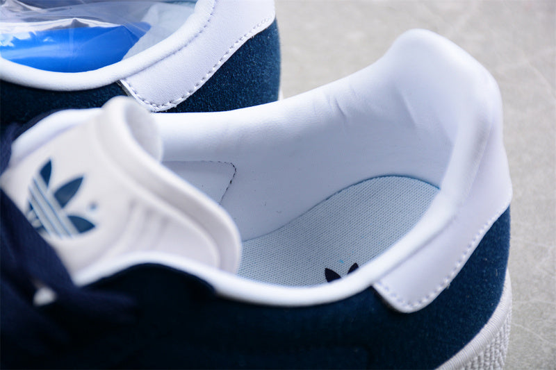 adidasMens Gazelle - Navy Blue