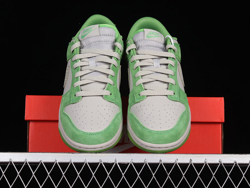 NikeSB Dunk Low Safari Swoosh - Chlorophyll